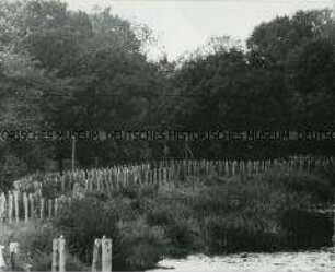 An der Sektorengrenze in Berlin-West (Umland?)