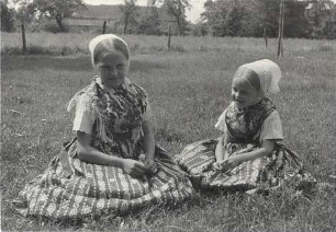 Festtracht aus Seidewinkel : Kleidung - Hoyerswerdaer Tracht. Ort: Židźino / Seidewinkel. Hoyerswerdaer Festtracht.