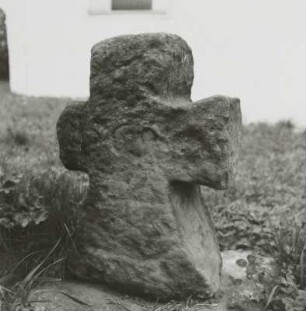 Steinkreuz : Helbigsdorf, Steinkreuz auf dem Kirchhof