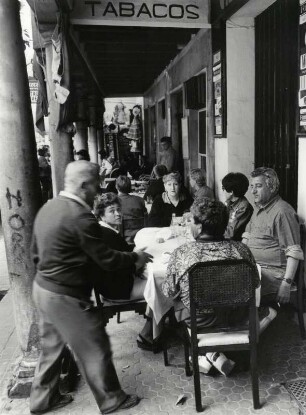Kleine Tapas-Bars in den Straßen von Sevilla