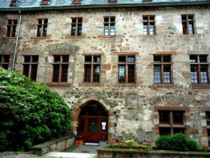 Konversenbau über Traufseite in Übersicht (baulich stark verändert)-20062013Hai--