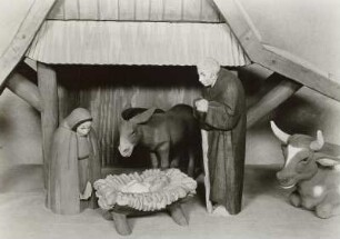 Weihnachtsgrippe: Mittelstück mit Stall, Maria, Joseph, Krippe, Esel und Ochse