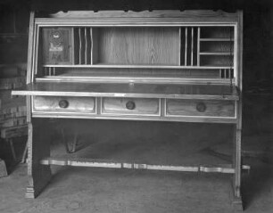 Schreibschrank. Holz, furniert (1948; Bechtler)