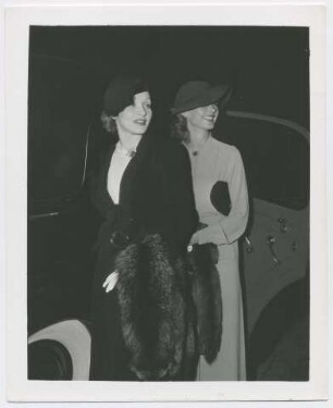 Marlene Dietrich, Ankunft zur Filmpremiere (Los Angeles, 1933) (Archivtitel)