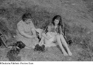 Renate Rössing mit einem Mädchen und einer Frau