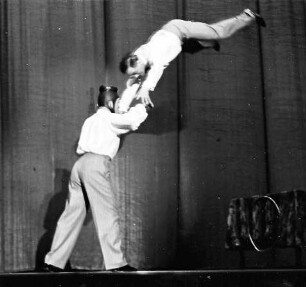 Wintergarten: Walthon und May; Exquilibristen; im Sprung (Salto)