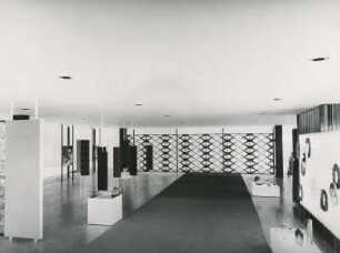 Abteilung Handwerk im Deutschen Pavillon, "Expo" 1958: Plastisches Gitter von Fritz Kühn