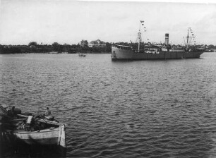 Im Hafen von Tanga
