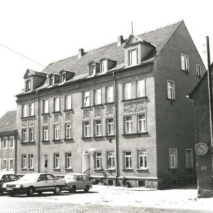 Colditz, Topfmarkt 8/9. Doppelwohnhaus (A. 20. Jh.). Straßenansicht