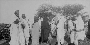 Dorfbewohner an der Holzstation vor Renk [Reise nach dem Sudan, Band 1]