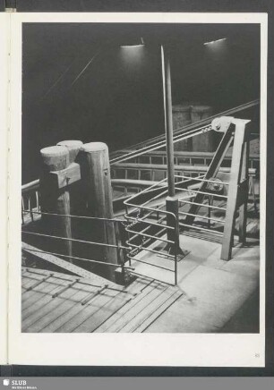 Treppen zu den Pontons der Fährdampfer