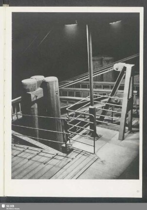 Treppen zu den Pontons der Fährdampfer