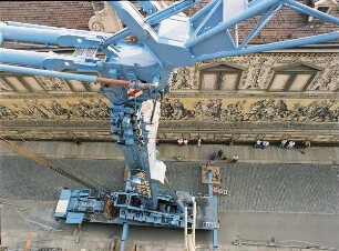 Fahrgestell, Stützen und Standmast des 250-Mp-Mobildrehkranes Typ KMK 7250