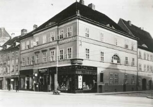 Frankfurt (Oder), Wohnhaus : Frankfurt (Oder). Wohnhaus an der Großen Oderstraße/Junkerstraße. Ansicht von Südwesten
