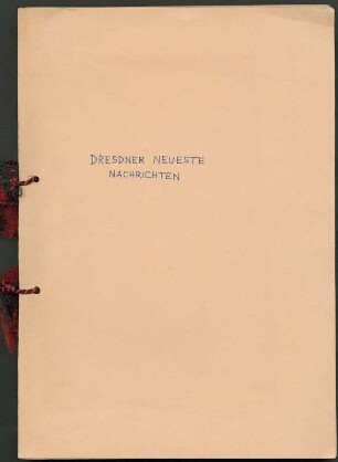 Fotoalbum "Dresdner Neueste Nachrichten". Kartoneinband mit Kordelbindung; 33 x 23 x 0,5 cm (um 1943). Dresden: SLUB/DF 2015.D.18
