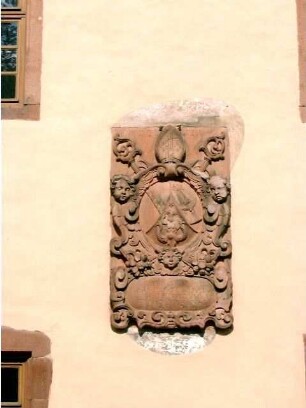 Konventsbau - Ostseite Wappen im Detail