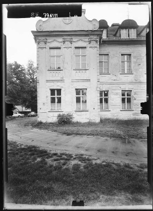 Fürstenberg/Havel, Unter den Linden 58. Schloß (1741-1752; C. J. Löwe, Umbau 1913). Hauptgebäude. Gartenfront (Teilansicht)