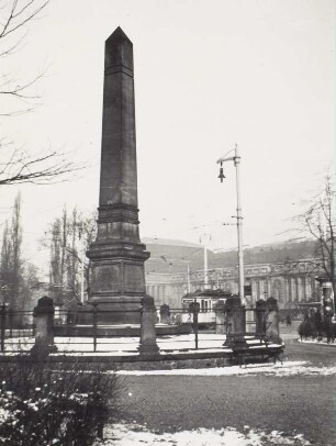 Eisenbahnstrecke Leipzig-Dresden, Obelisk zum Andenken