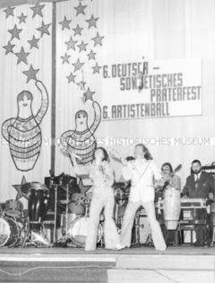 Veranstaltung "6. Deutsch-Sowjetisches Praterfest, 6. Artistenball" der DSF im Kulturzentrum "Prater" in Berlin-Prenzlauer Berg