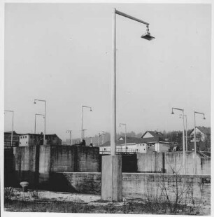 Lichtmasten an Schleuse Kachlet