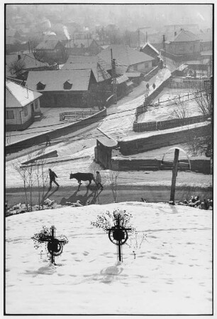 Maramures. Blick auf einen Ort im Winter von einer Anhöhe aus
