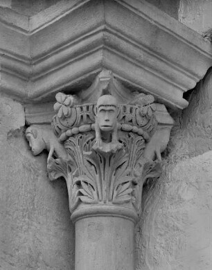 Kapitell mit Akanthus und Affen