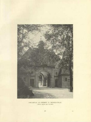 Torgebäude am Friedhof in Friedrichsfelde. Fassade nach dem Friedhof