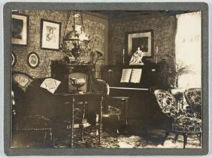 Wohnraum : Siebenbürgen (Rumänien). Wohnraum. Teilansicht mit Klavier