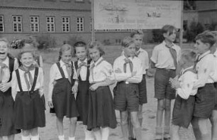 Reportage: VEB Stahl- und Walzwerk Brandenburg : Pioniere