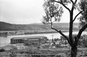 Waldshut: Inbetriebnahme des Kraftwerks Waldshut; Kraftwerk Außenansicht mit Rhein