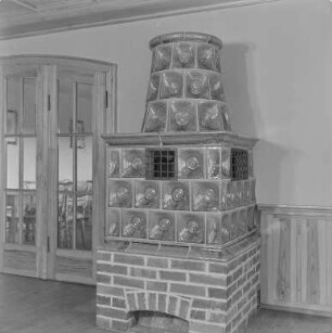 Jugendhaus Tröbigau : Tröbigau. Jugendhaus. Innenansicht mit Kachelofen