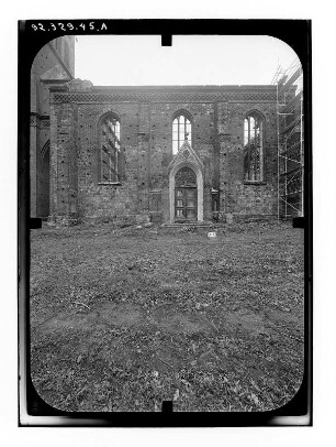 Müncheberg. Ruine der Stadtpfarrkirche St. Marien (Restaurierung 1991-1996). Teilansicht von Süden