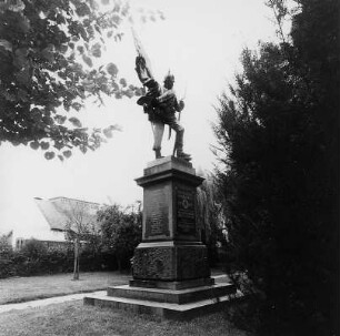 Kriegerdenkmal (Denkmalanlage); Reinheim, Bahnhofstraße 16, Bahnhofstraße