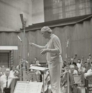 Rudolf Kempe mit Orchester
