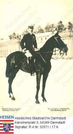 Wilhelm Kronprinz v. Preußen (1882-1951) / Porträt in Uniform, zu Pferd, im Hintergrund: Schloss, Ganzfigur