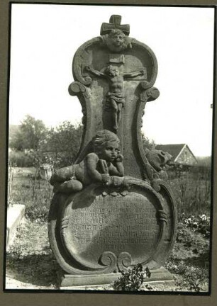 am Ortsausgang d. Ortes. Grabstein der Anna Maria Gertrutis Fethin * 1771