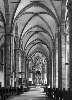 Bozen. Stadtpfarrkirche Mariä Himmelfahrt (1380/1420). Blick in den Chor