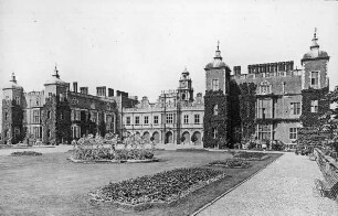 Hatfield (Hertfordshire, England), Hatfield House, Gartenseite