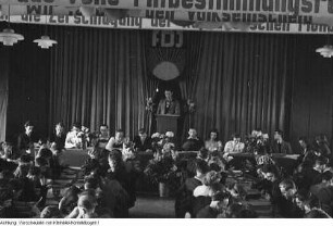 Dresden, Pieschen, Goehlewerk (1947-1962 Sachsenverlag), Riesaer Straße 32. 1. Kreiskonferenz der FDJ - Verkündung der Grundrechte der Jugend, Mai 1946