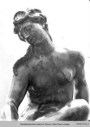 Venus oder Badende Nymphe - Sitzende Frau