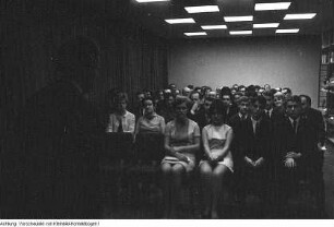 Veranstaltung in einem Saal, 1968/69