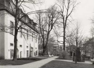 Weimar, Am Jakobskirchhof. Jakobskirche (Neubau 1713, J. Mützel). Südseite und Kirchhof