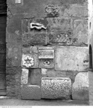 Mittelalterliches Haus mit antiken Spolien