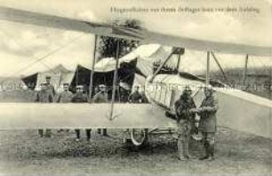 Offiziere vor ihrem Flugzeug