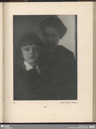 [Bildnis eines jungen Mädchens mit Frau dunkel im Hintergrund]