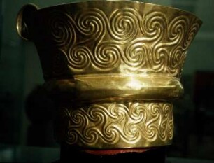 Athen. Archäologisches Nationalmuseum. Goldener Becher, Grabbeigabe aus Schachtgrab 5 von Mykene, Mitte 16. Jh