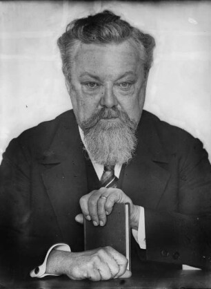 Portrait Prof. Georg Rüth
