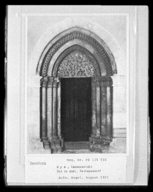 Magdeburg, Dom St. Mauritius und St. Katharina, Innenaufnahme, Langhaus : Tür im südlichen Seitenschiff