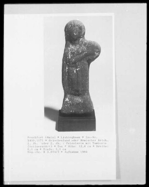 Priesterin mit Tamburin