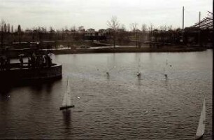 Berlin: Bundesgartenschau 1985; Brücke am See